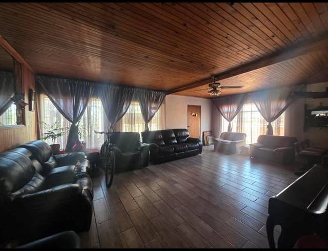 4 BEDROOM HOUSE FOR SALE IN VAN DYK PARK